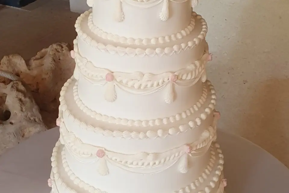 Louise Cannon Cakes — wedding catering — Cotswolds portfolio photo 6