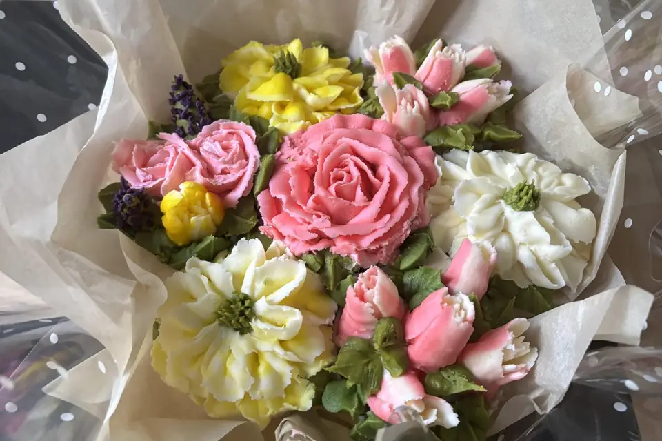 Floral Cupcakes by Nicola