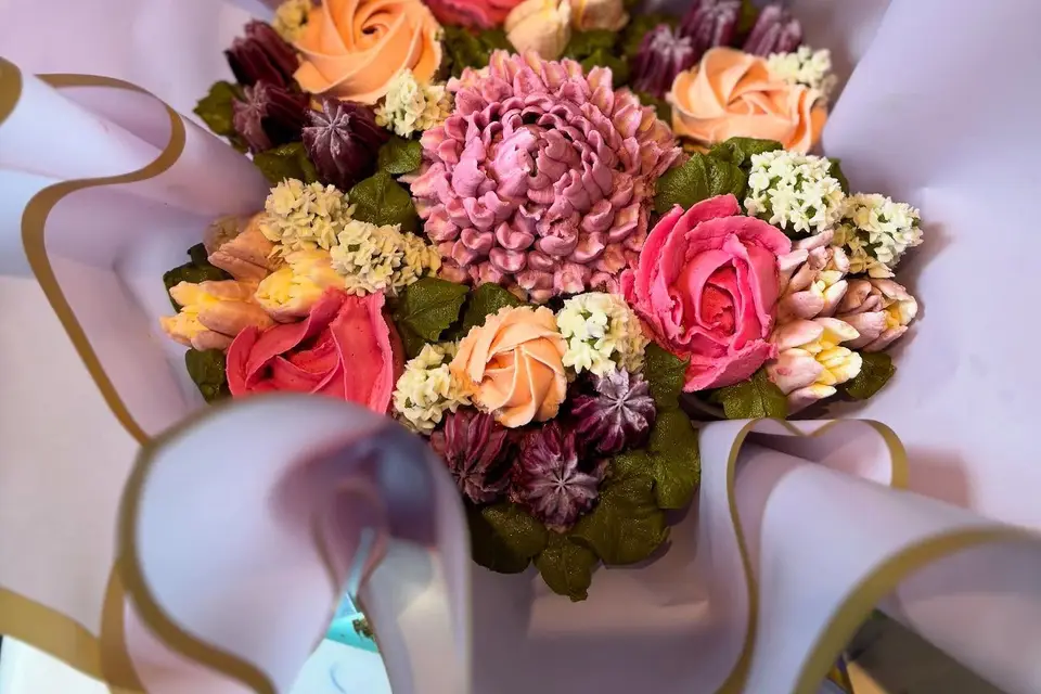 Floral Cupcakes by Nicola — wedding catering — New Forest portfolio photo 6