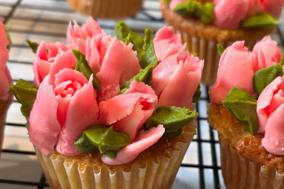 Floral Cupcakes by Nicola — wedding catering — New Forest portfolio photo 2