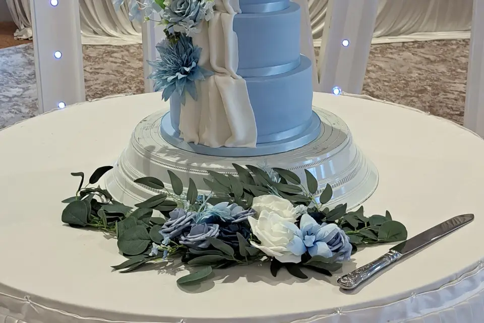 Rebecca Hurd Cakes — wedding catering — Snowdonia portfolio photo 5