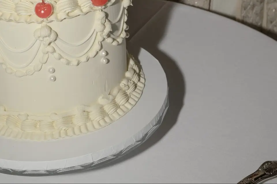 Claire Hansen Cakes — wedding catering — Cotswolds portfolio photo 7