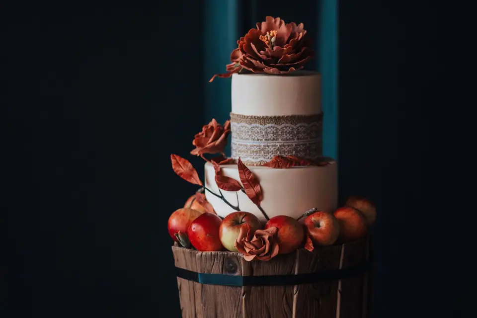 Claire Hansen Cakes — wedding catering — Cotswolds portfolio photo 6